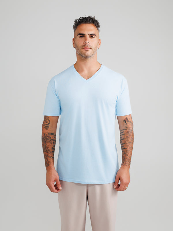 Jasnoniebieska koszulka V-neck