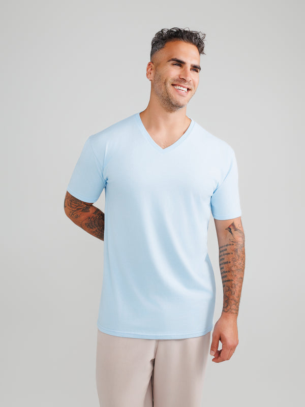 Jasnoniebieska koszulka V-neck