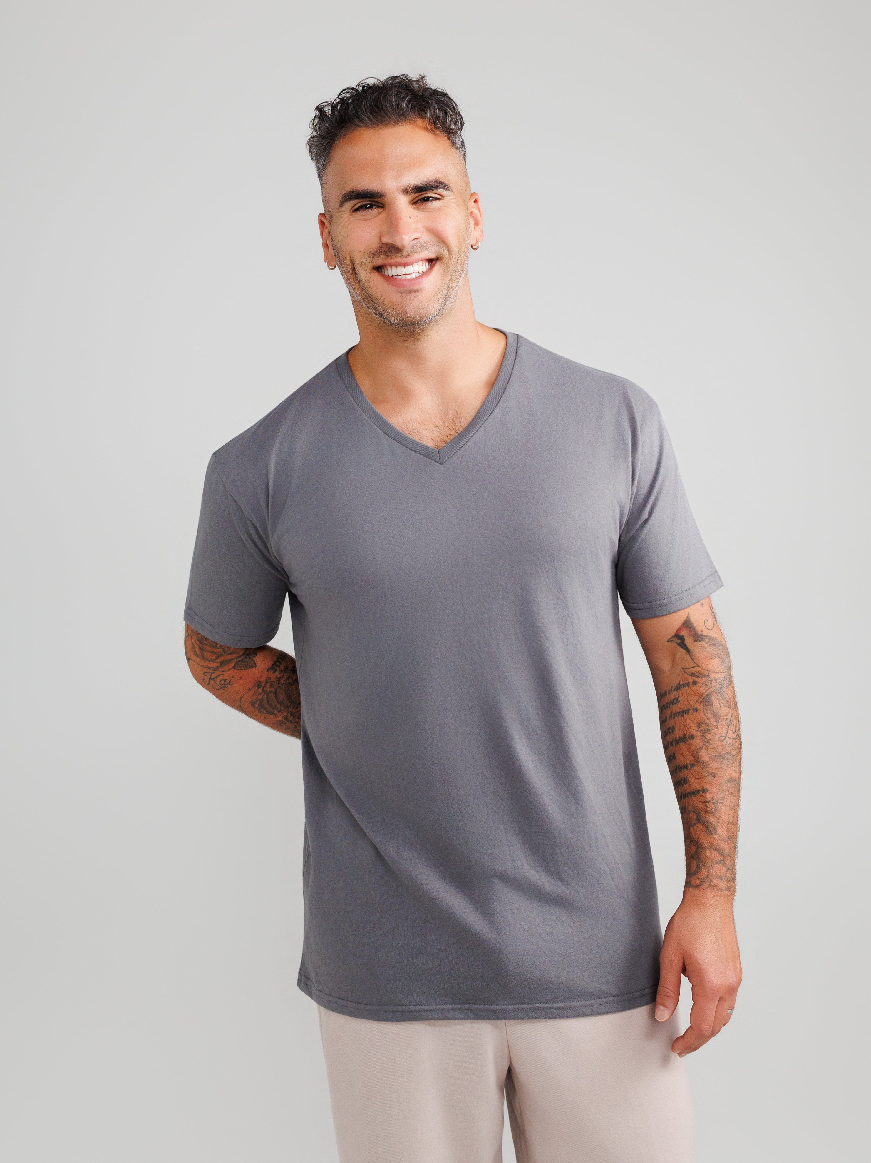 Ciemnoszare koszulki V-neck
