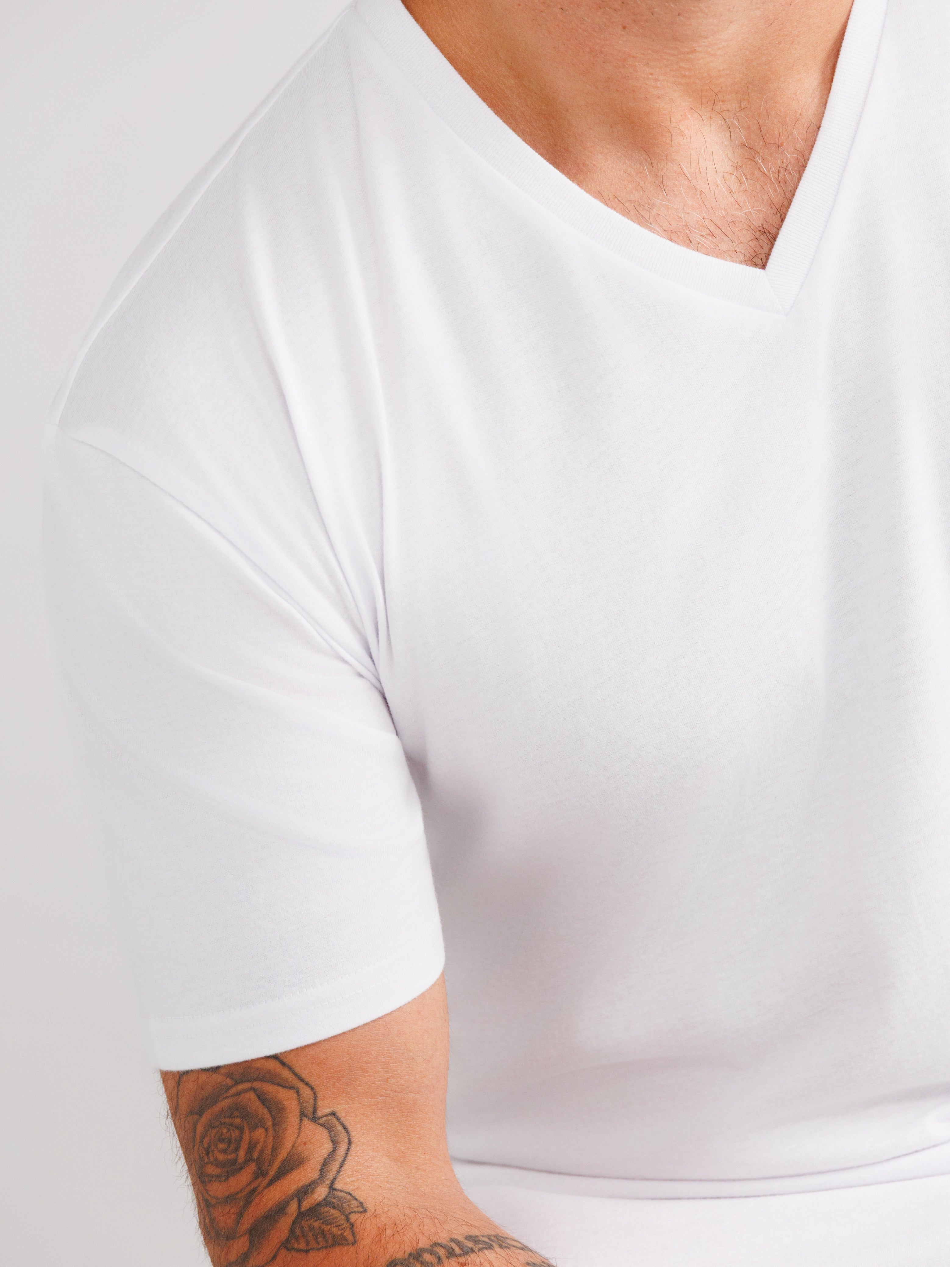 Biała koszulka V-Neck