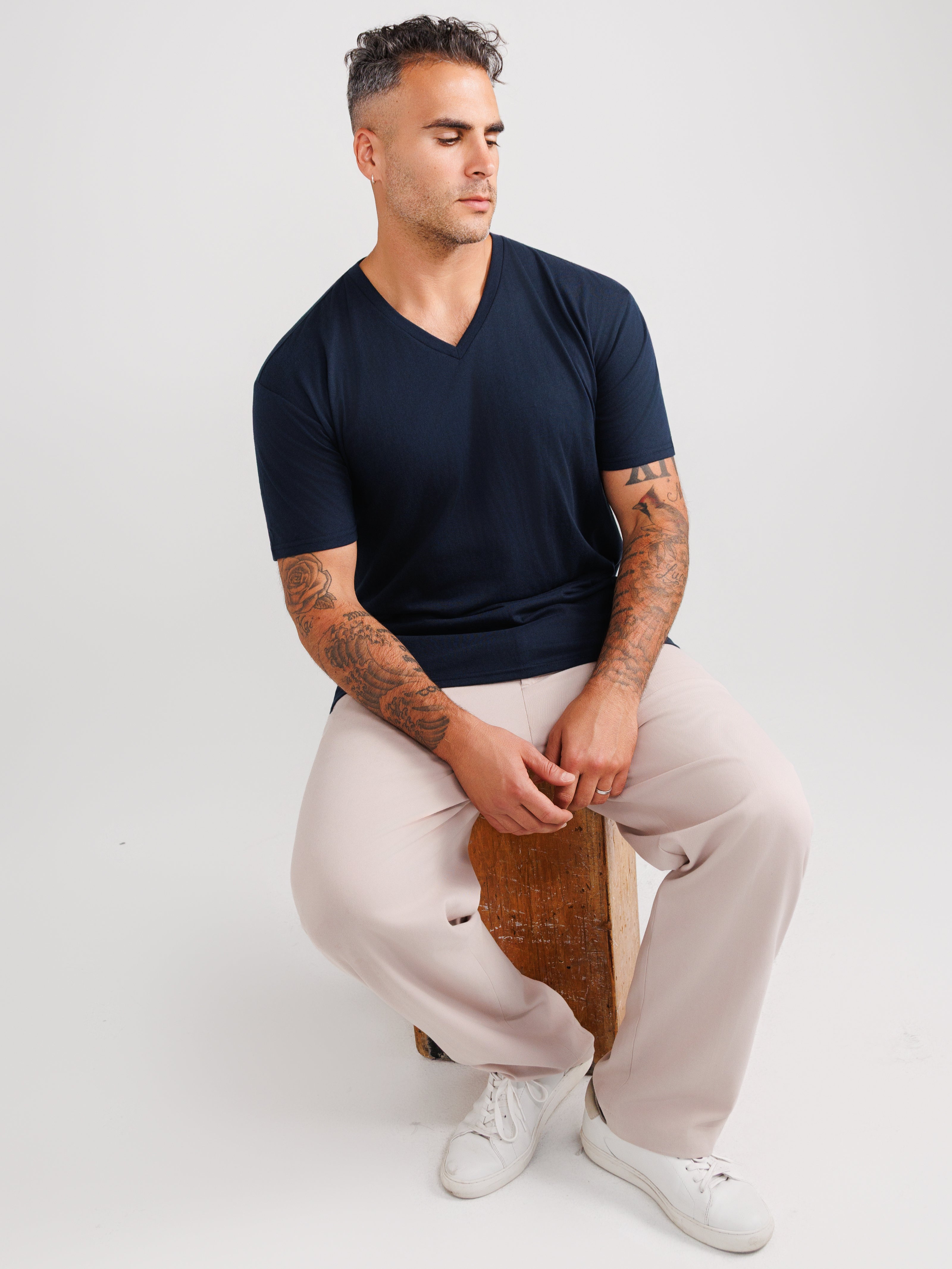 Granatowe koszulki V-neck