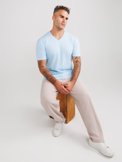 Jasnoniebieska koszulka V-neck