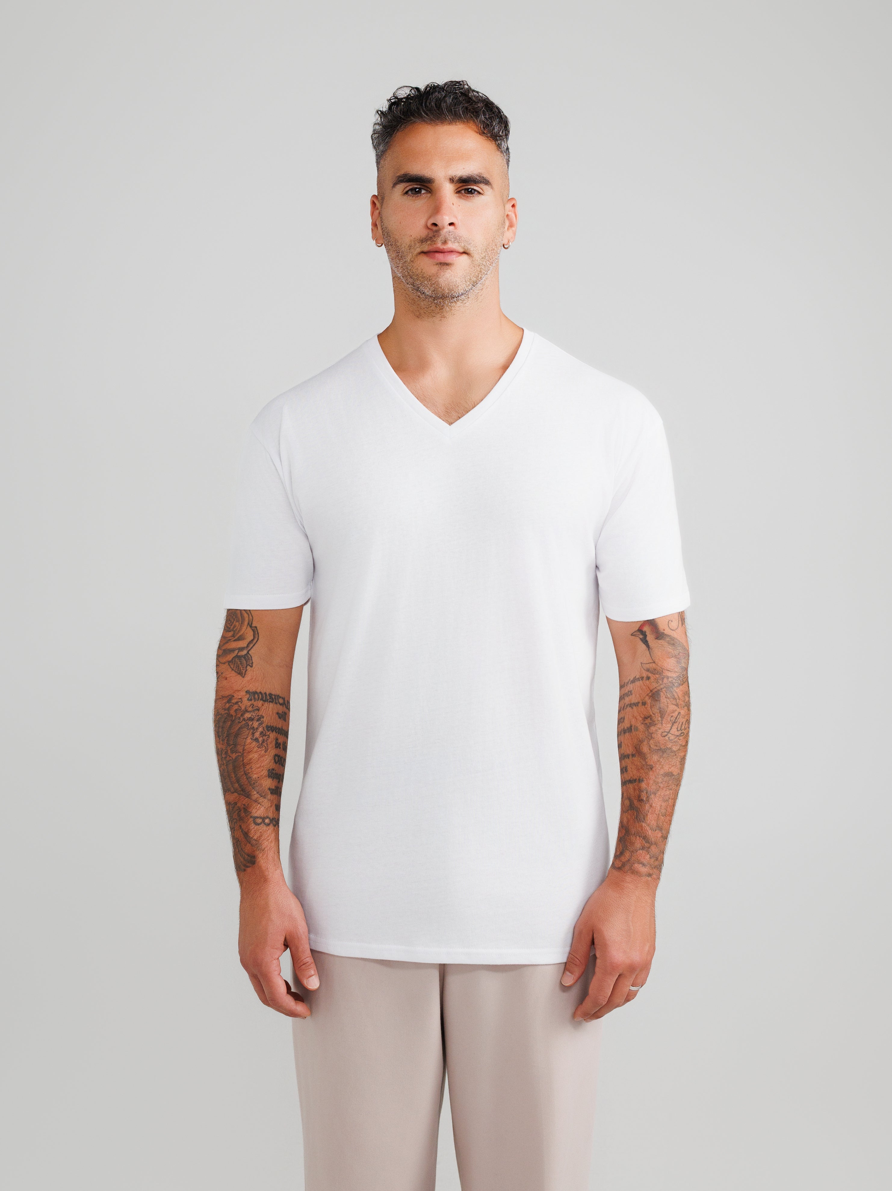 Biała koszulka V-Neck