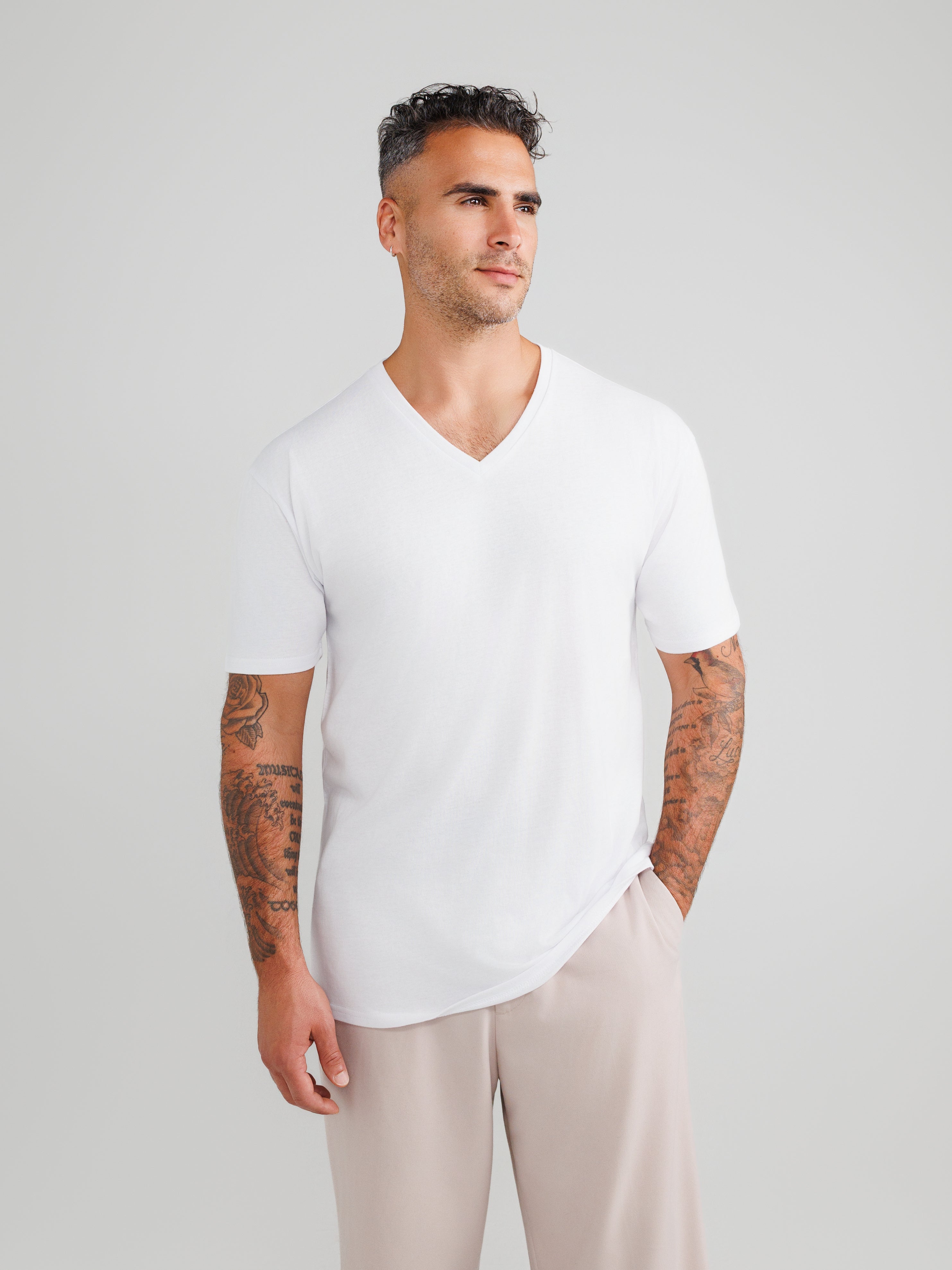 Biała koszulka V-Neck