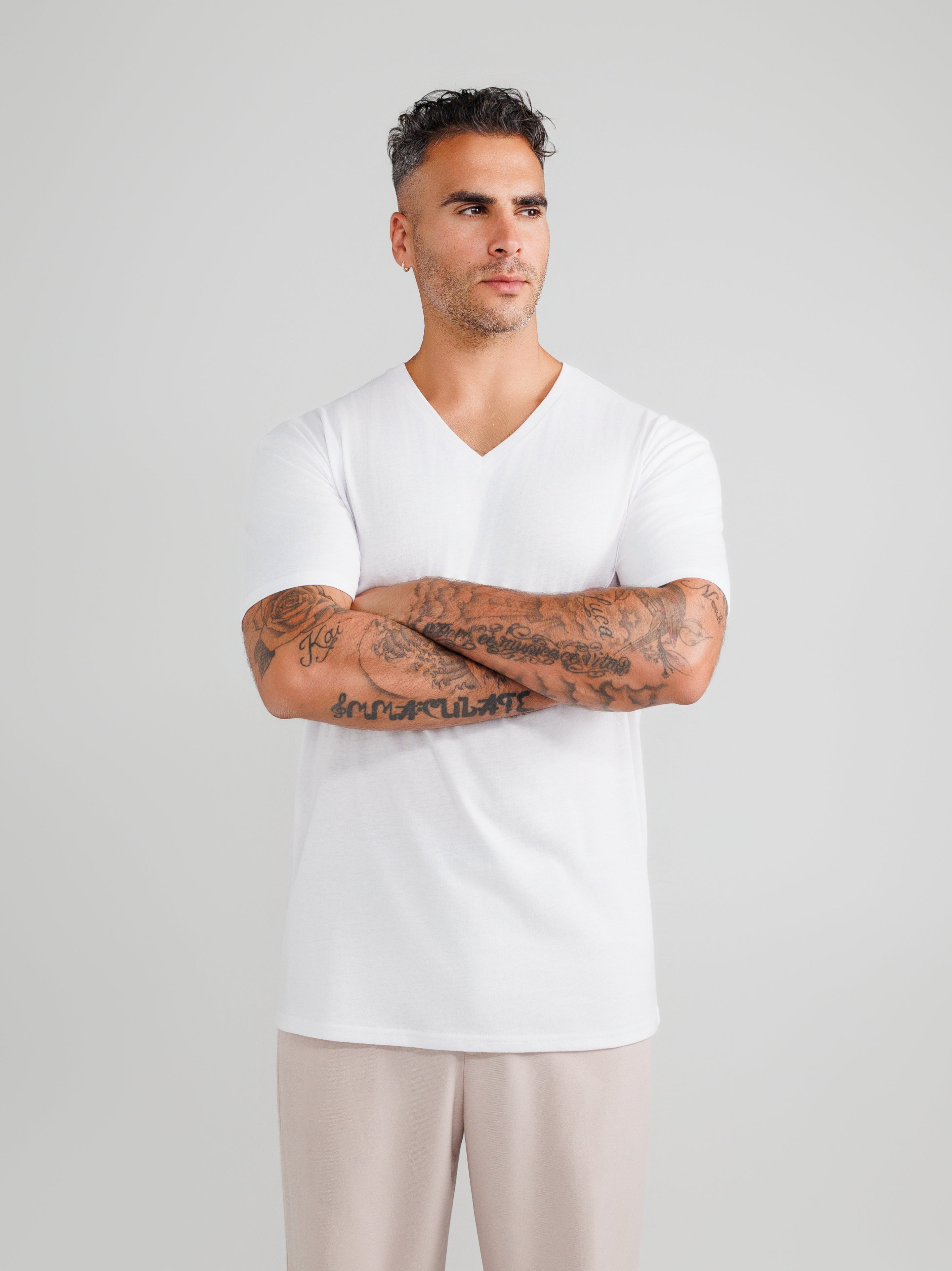 Biała koszulka V-Neck