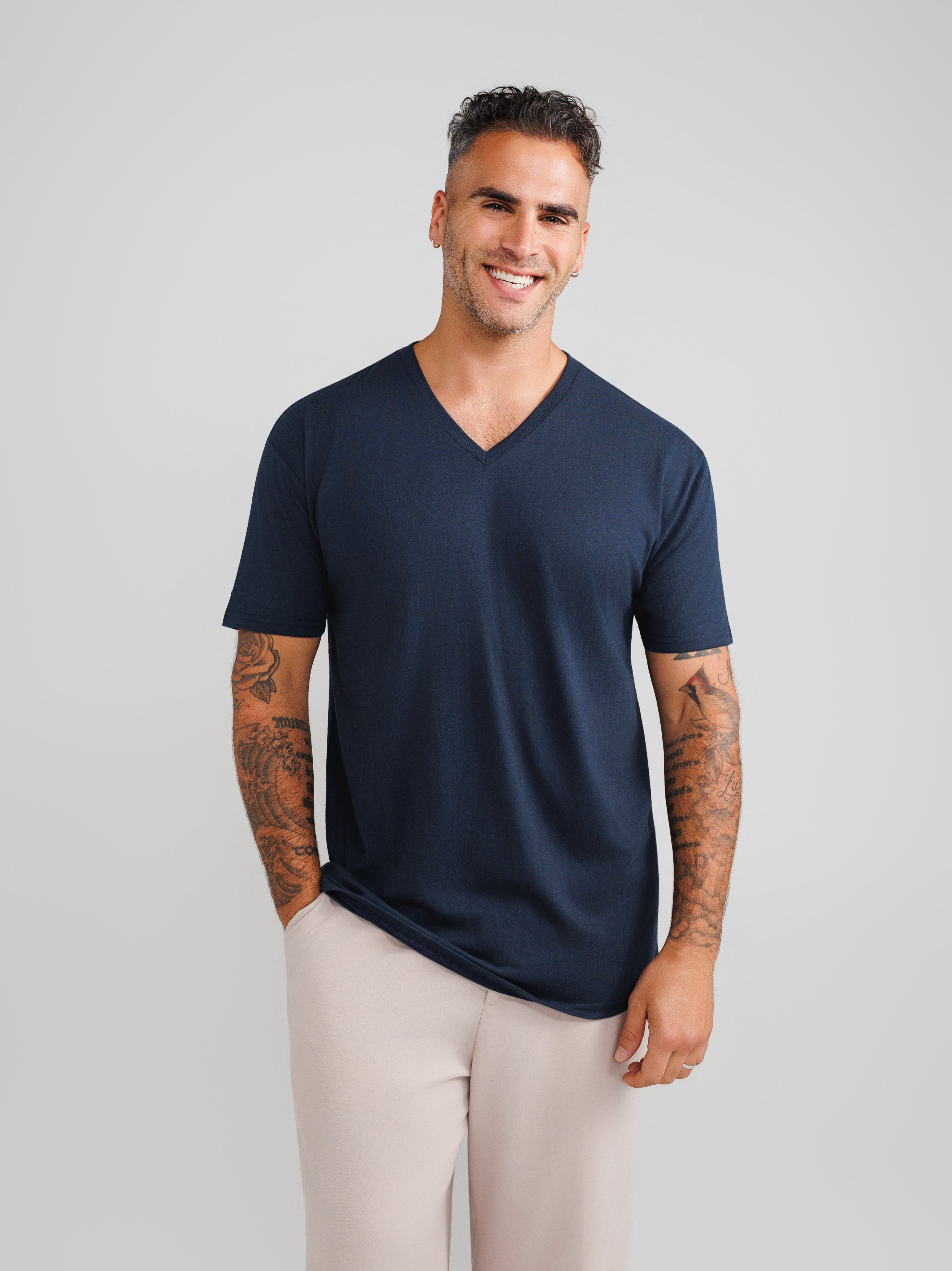 Granatowe koszulki V-neck