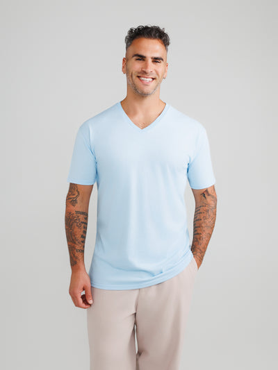 Jasnoniebieska koszulka V-neck