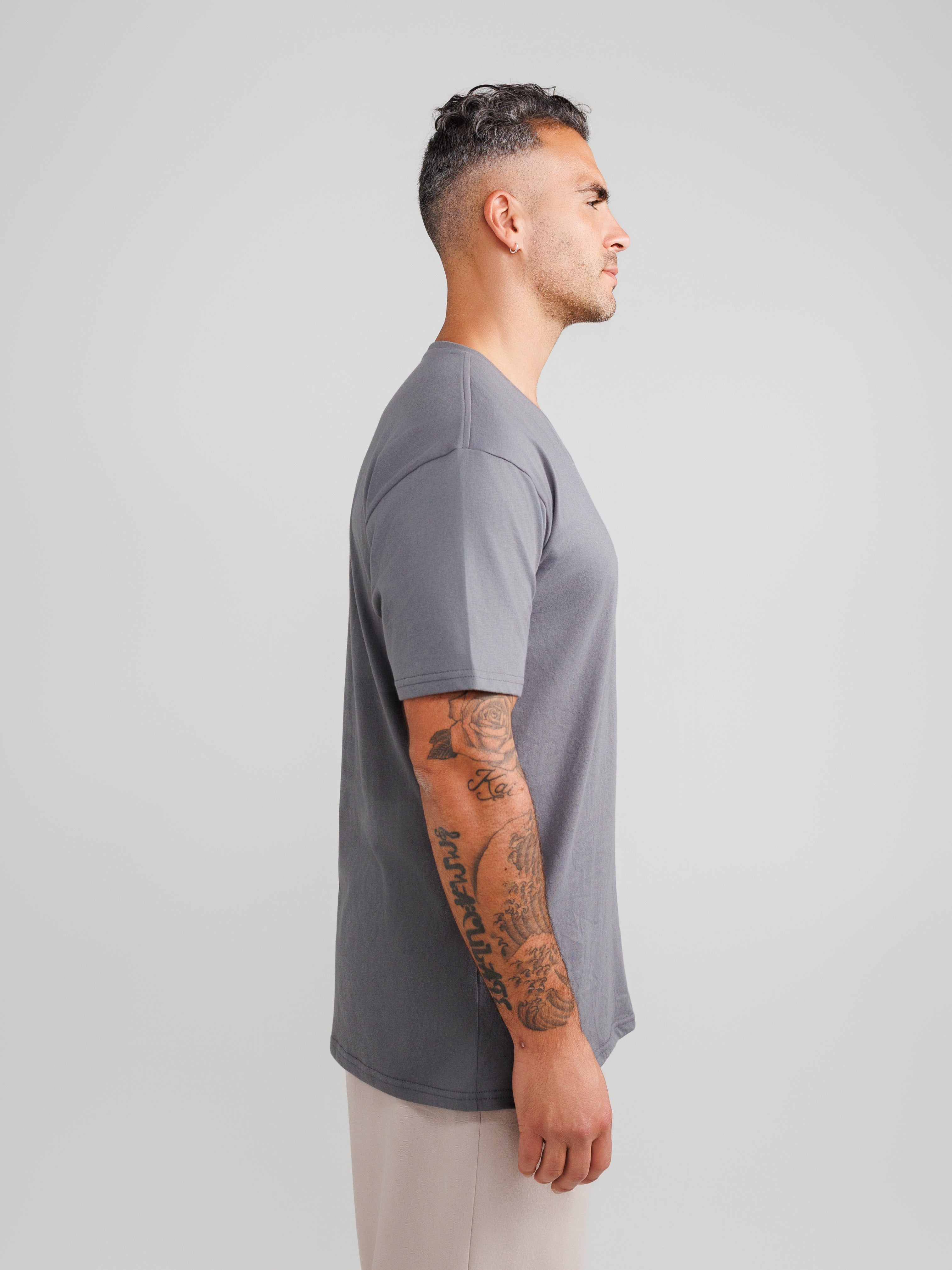 Ciemnoszare koszulki V-neck